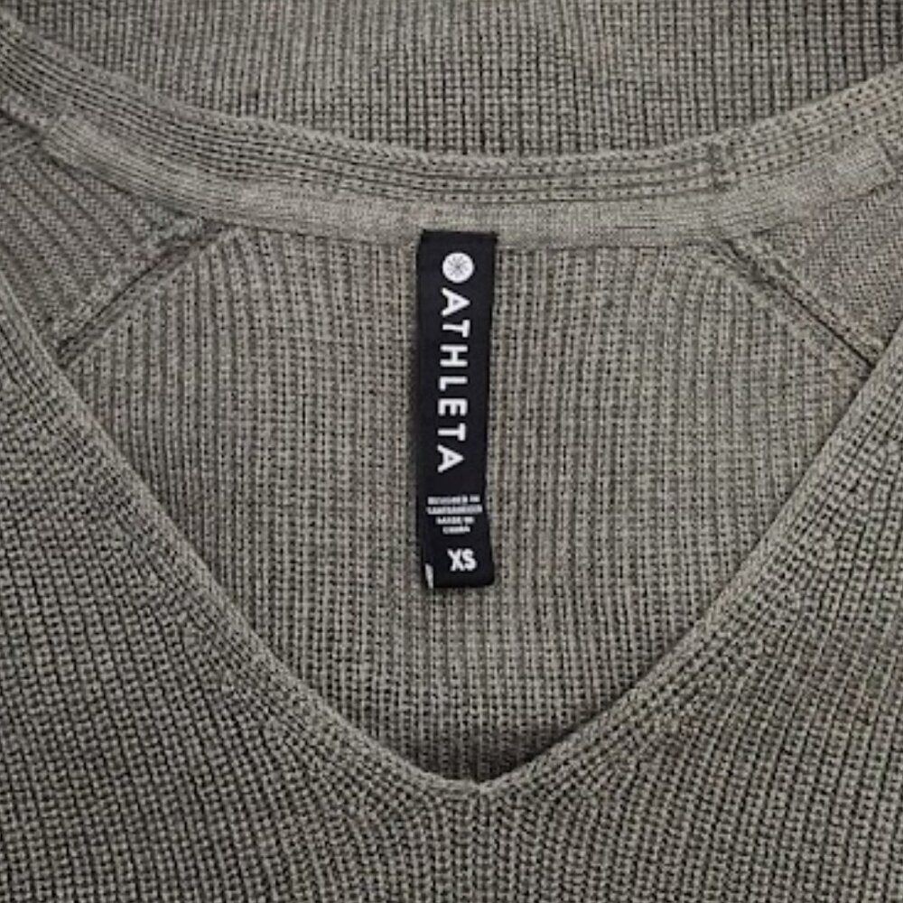 Athleta Women's V-neck Long Sleeve Sweater in size XS - Picture 4 of 4